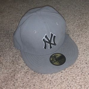 Grey New York Yankees fitted hat